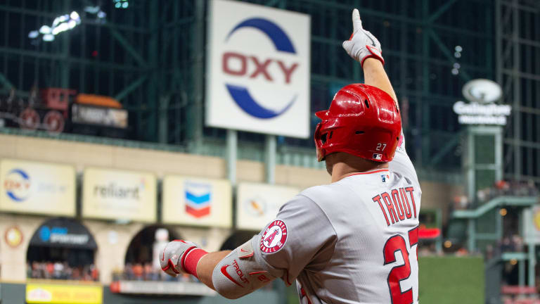Mike Trout Wears Eagles Jersey & Nike Dunks
